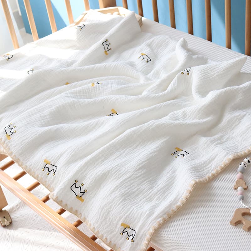 やわらか王冠刺繍ガーゼケット