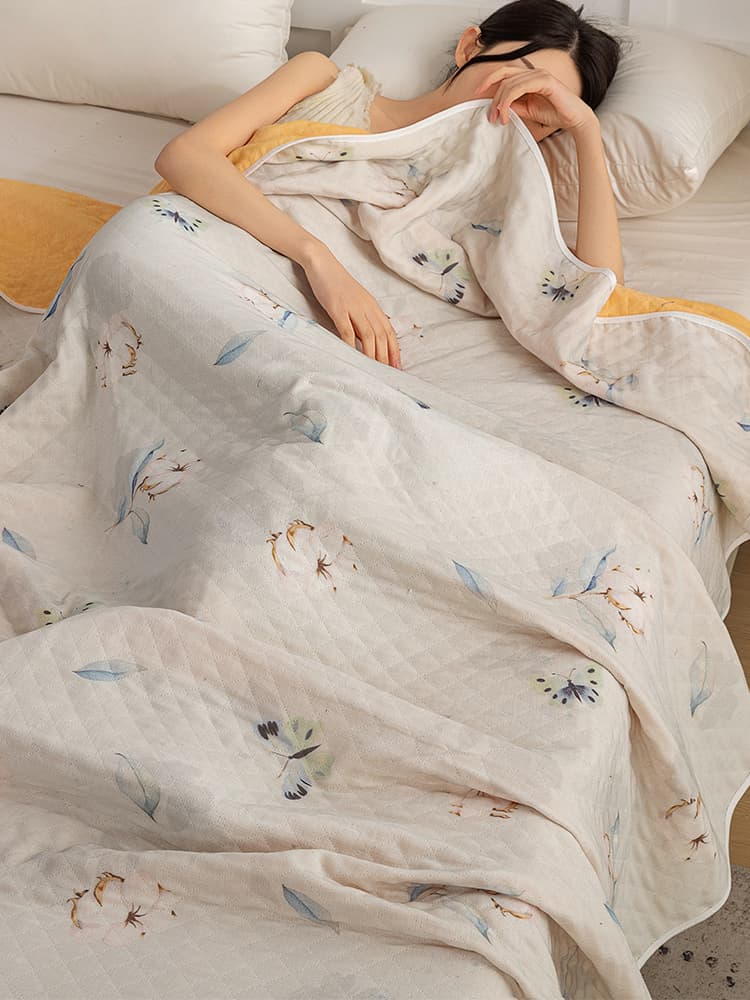 優しい眠りの草花模様ガーゼケット