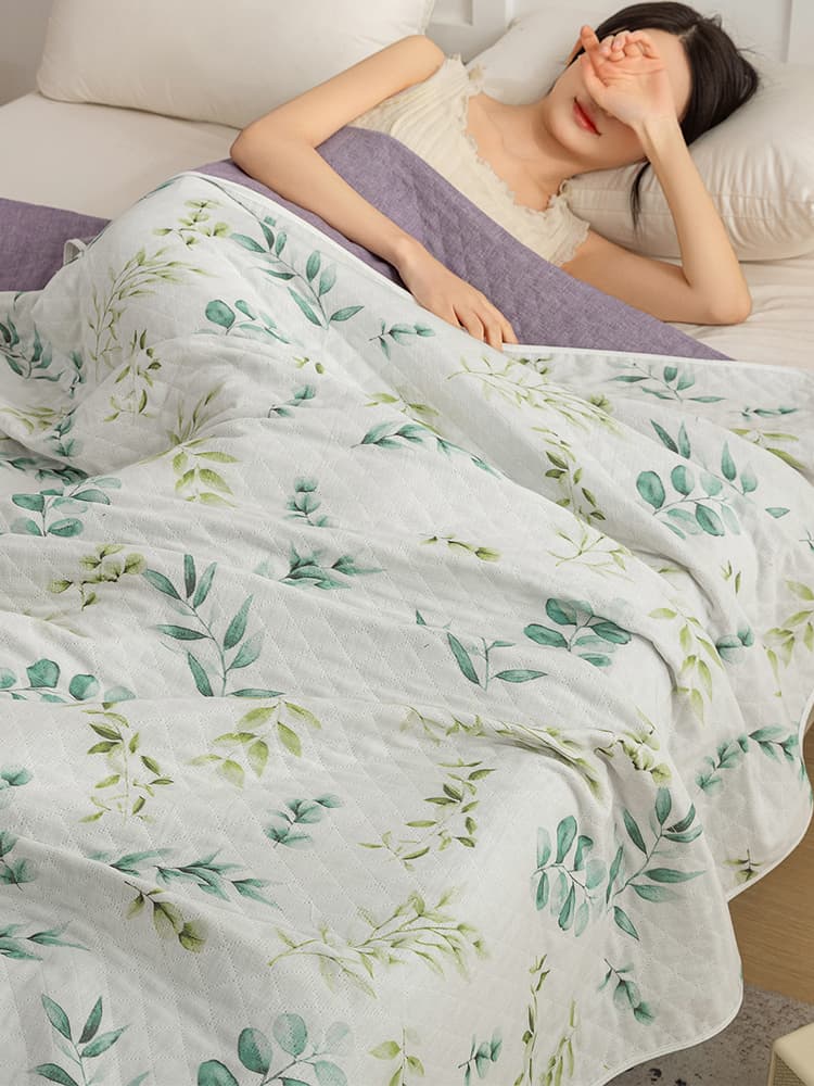 優しい眠りの草花模様ガーゼケット