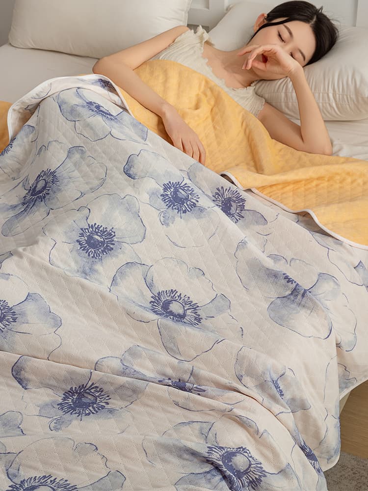 優しい眠りの草花模様ガーゼケット